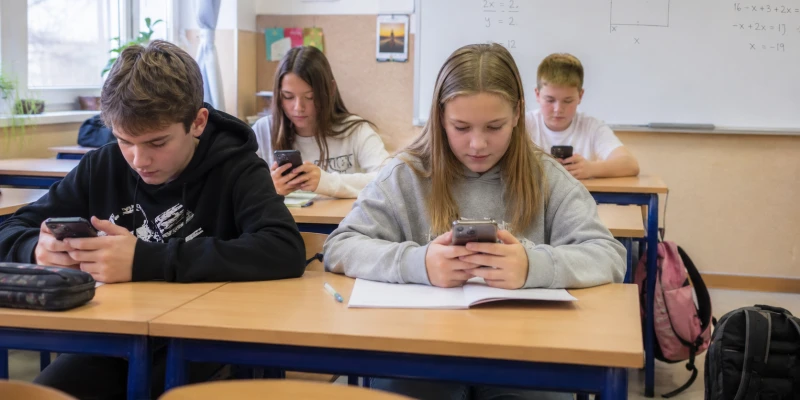 Ustawa dotycząca korzystania z telefonów komórkowych w szkołach i przedszkolach została uchwalona przez Sejm Ustawa dotycząca korzystania z telefonów komórkowych w szkołach i przedszkolach została uchwalona przez Sejm